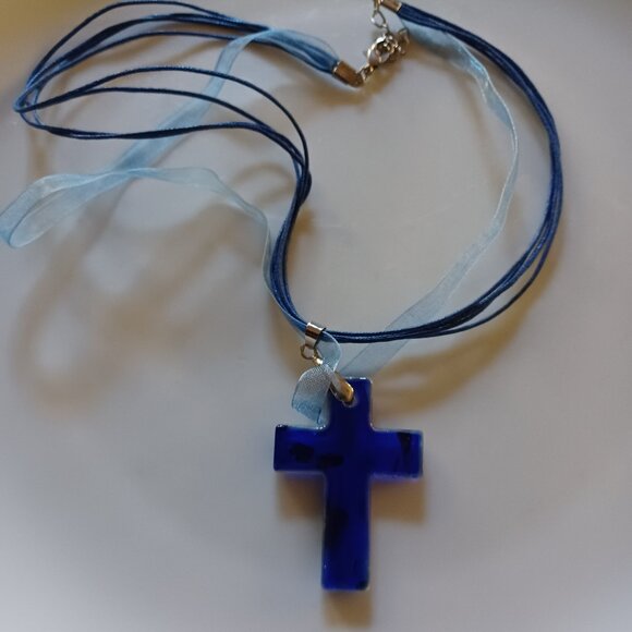 Necklace with cross - Picture 2 of 2